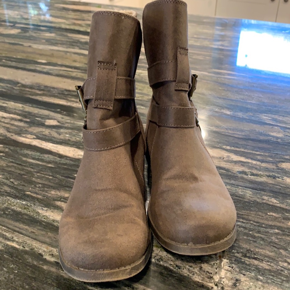 Curfew gray lined booties